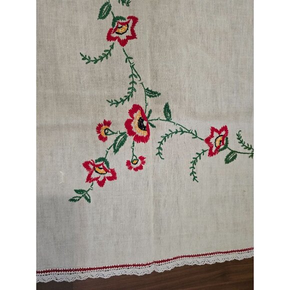 Vintage Hand-Embroidered Small Linen Tablecloth With Floral Design & Lace Trim - Picture 2 of 4